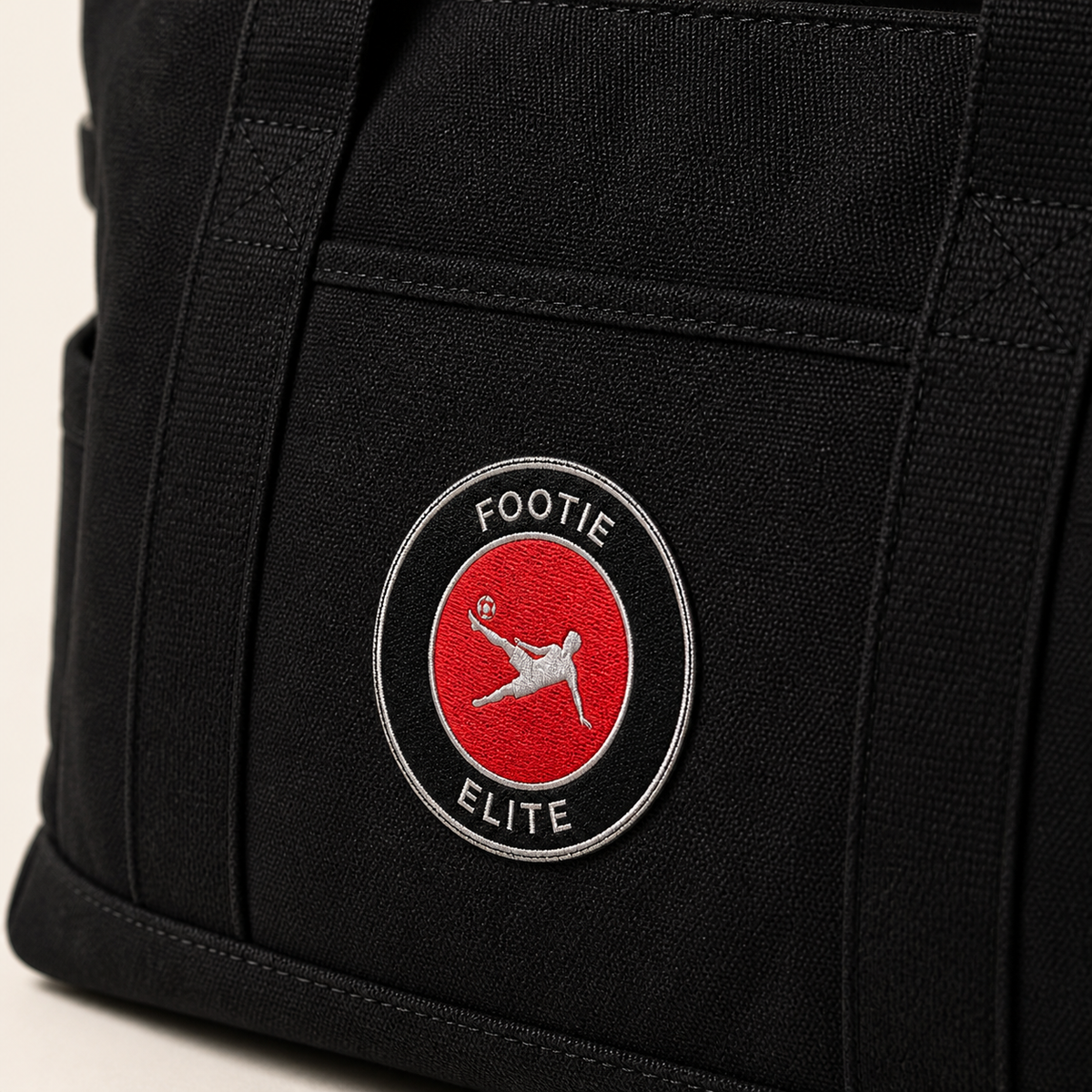 Women's Kit Bag - crest close-up